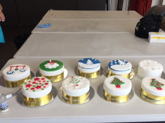 Finished product cake decorating class